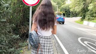 Подглядывал под юбку девки в автобусе и предложил ей потрахаться на публичном пляже
