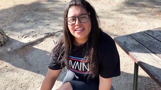 PROPUESTA INDECENTE A LATIN CHICK CACHONDA EN EL PARQUE
