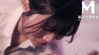 ModelMedia Asia - Lip-to-lip swap of love