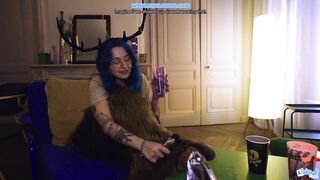 La fille timide aux cheveux bleus veut ta queue pour la soirée - Francaise Roleplay Poilue