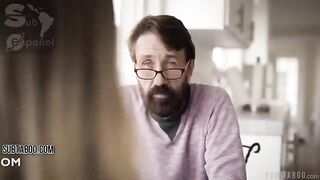 Mi hijastra está triste porque su mamá se le fue y la Consuelo con mi verga sub español ver completo tusub3.blogspot.com