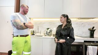 Yasmina Khan Asks Workman to Cheat on Girlfriend and Film a Sextape with Biggest Facial for Her Pages