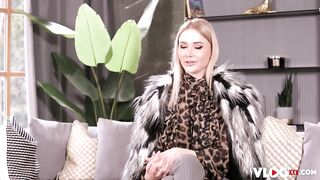 Merry Venera Maxima Soothes Her Snatch With Coarse Bed Sex