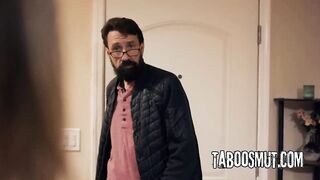 Angry Hotelier Bangs Tourist