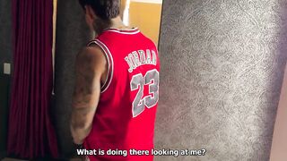 My stepson surprises me by seeing me during the time that I'm showering, what this guy doesn't wait is that I've been wanting to be drilled by him for many days.