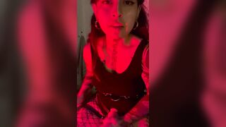 umami sabe domesticarte con su thong on