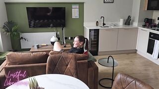 Bang my Stepmom as this babe has phone sex