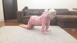 Gymnast Lara Frost kneads her butt previous to hard anal-act of love!!! Go my Fansly !