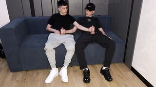 2 allies are watching TV