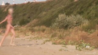 Gal Agnes Walks Around The Beach Full Exposed (With An Audience)