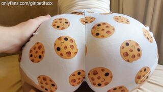 Stepsister doesn't Mind to Share Her Soaked Cookies with My Dong