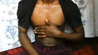 SOLO HUNK WITH MUSCLE CHEST TEASING