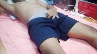 May nakatingin sakin nag jajakol.