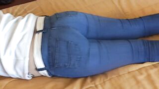 Look at stepmom's large booty and I cum on her used straps, that babe likes watching my handjobs