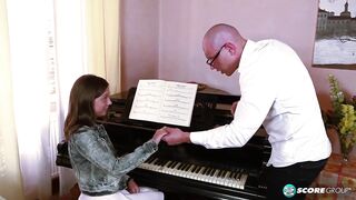 Constricted Teen Foxy Di Rides the Pianist's Wang During Her