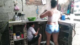 la vecina es muy puta no se a ido el marido y ya quiere que me la folle