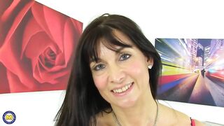 British Aged mother I'd like to fuck Lelani Shows Her Hawt Body & Stuffs Her Cunt