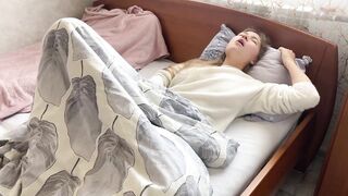 Caressing her twat early in the morning. Homemade climax. Loud groans.