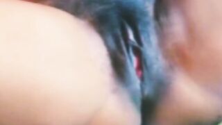 EBONY WOMAN RUBBING HER CUNT