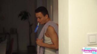 Hawt Golden-haired Stepsister Zazie Shares Stepbrother's Cum With Girlfriend Olivia Sparkle