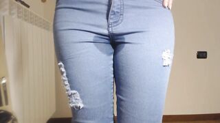 Pee in taut jeans