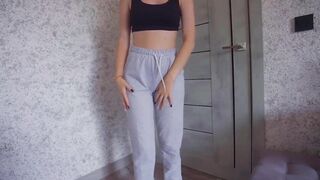 OMG Did I void urine on my sweatpants??? Female Desperation Pee Free