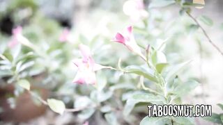 The Hitchhiker - Gracie May Green, Kissa Sins