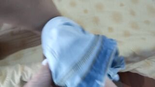 Stepmom gets on all fours to have a bit of booty, large cumshots on her gorgeous booty