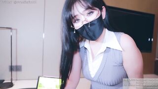 The accountant with glasses shows her lascivious nature~ Her powerful raunchy crave drains my jizz!