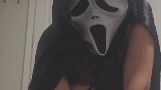 Masked Ghostface GF Slides Into Dad’s Couch & Milks Each Drop Onto Her Thirsty Bush