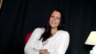 The hawt employee from the photo studio