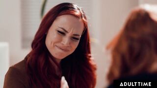ADULT TIME - Aidra Fox Seduces Bestie Kenna James For ROMANTIC LESBO BANG! PORTUGUESE SUBTITLES