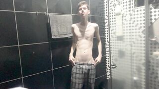 Kedoimath - A twink just showing your body in advance of shower
