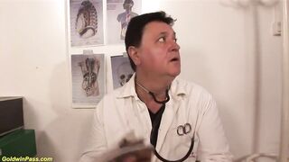 Redhead pregnant screwed at the clinic