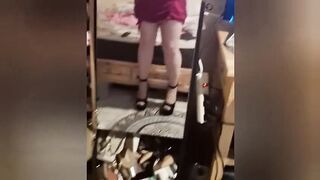 Chap wearing hawt red dreas hose and heels