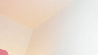 Carmina Khourmy Shows Off Her Erotic Curves During Stream!