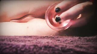 Playing with my booty untill I cum!!
