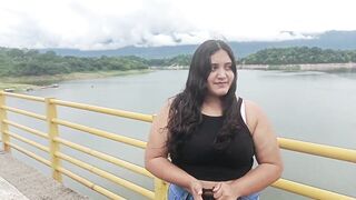 Gal abandoned by her boyfriend has sex with a stranger after this guy helps her without shame