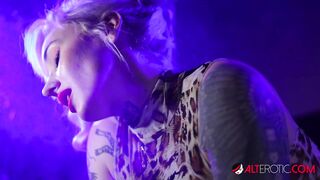 Kitty Quinn smokes her night away in Smoked Out Blondie