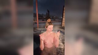 Public Sexy Tub Jet Climax