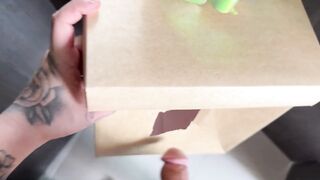 Mi hermanastra me pide regalo e cumpleaños y le doy una dua folada