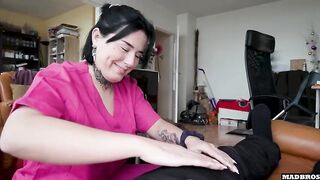 A Single French Caregiver With A Worthy Large Booty Drilled At Home During Her Work Hours !!!