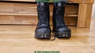 take off white socks, salomon toundra, barefeet